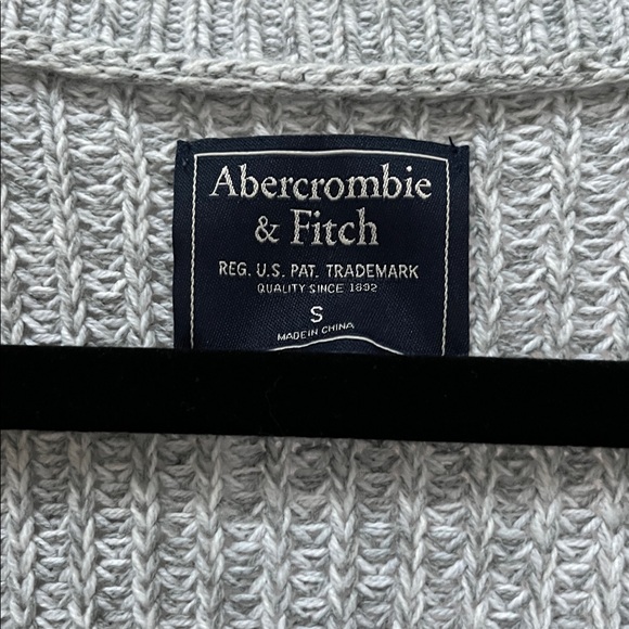 Abercrombie & Fitch Sweater - Picture 3 of 4